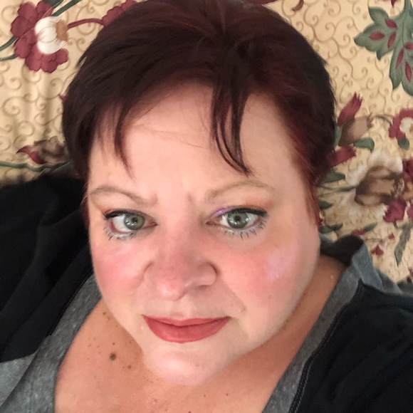 Meet your Posher, Laurie - Picture 2 of 2